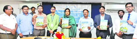 బ్యాంకర్లు విరివిగా రుణాలివ్వాలి 