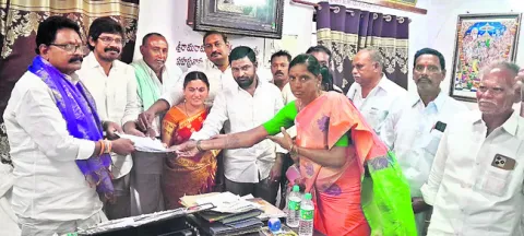 గండి ఆలయ అధికారిపై విచారణ
