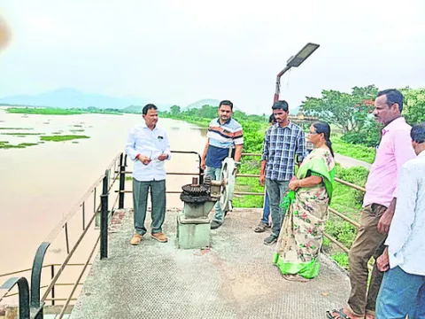 బ్యారేజీ నిర్వహణలో అశ్రద్ధ వద్దు 