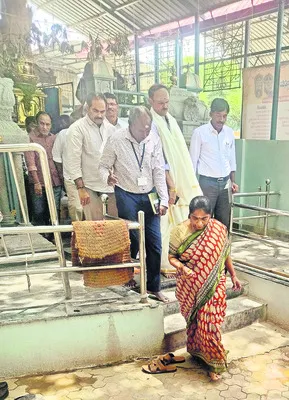 తిరుపతి జిల్లాకు ఆదర్శం కావాలి