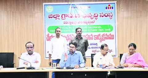 పింఛన్‌ దరఖాస్తులు పరిష్కరించాలి 