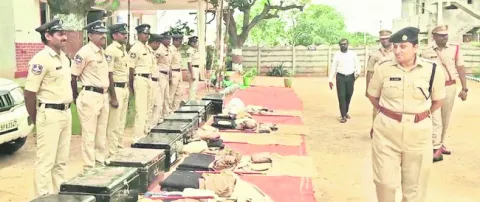 బాధితులకు భరోసాగా నిలవాలి : ఎస్పీ 