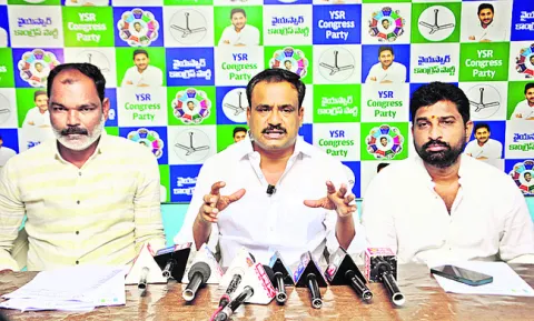 ‘ఉపాధి’ అక్రమాలపై విచారణ చేపట్టాలి 