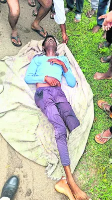 ట్రాక్టర్‌ బోల్తా.. డ్రైవర్‌ మృతి
