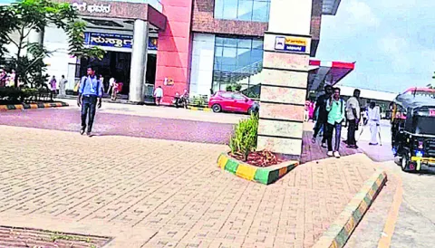 నెలలో