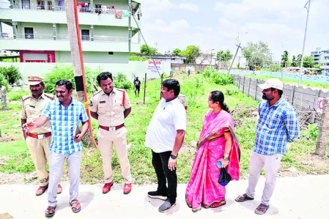 ప్రభుత్వ భూమి స్వాధీనం