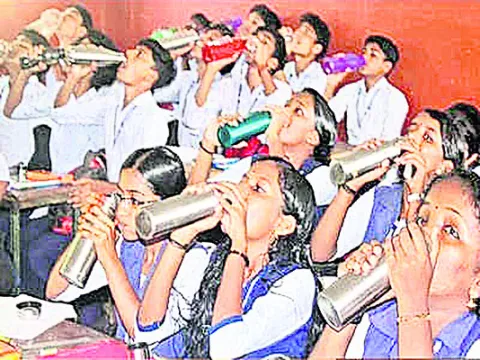 విద్యార్థుల కోసం వాటర్‌ బెల్‌ 
