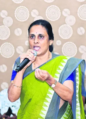 ఆమరణ దీక్ష చేస్తా: టెక్కలి జెడ్పీటీసీ దువ్వాడ వాణి 