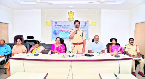 బాలల సంరక్షణకు పనిచేయాలి