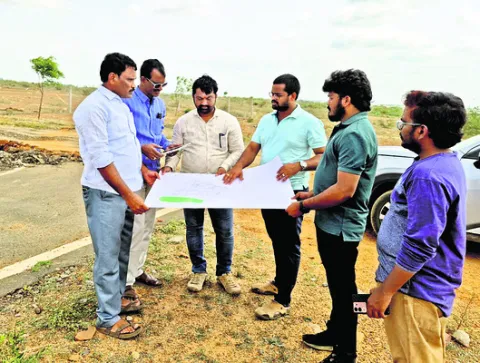 స్టీల్‌ ప్లాంట్‌ భూముల పరిశీలన