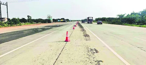 ఇంగ్లిష్‌ బోధించేందుకు దరఖాస్తు చేసుకోవాలి 
