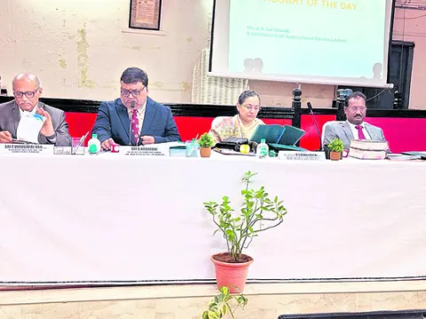 పెండింగ్‌ కేసులను త్వరగా పరిష్కరించాలి