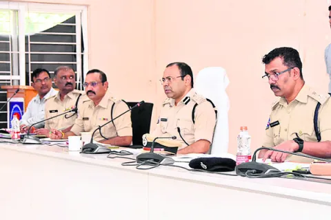 విధులు నిర్లక్ష్యం చేస్తే చర్యలు
