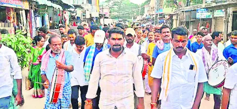 భక్తిశ్రద్ధలతో ముత్యాలమ్మకు బోనాలు