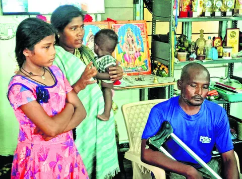 విద్యార్థినికి టీసీ ఇవ్వడంపై ఆందోళన