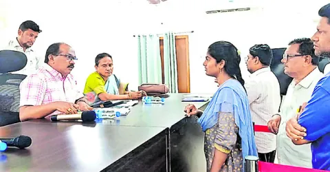 ప్రత్యేక పీజీఆర్‌ఎస్‌కు 20 అర్జీలు 