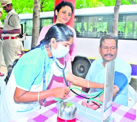 పోలీసులు ఆరోగ్యంపై శ్రద్ధ వహించాలి 