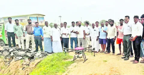 వ్యవసాయానికి సాంకేతికతను జోడించాలి 