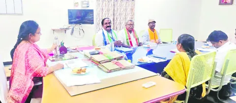 ఓటు లేని వారు ఓటు నమోదు చేసుకోవాలి 
