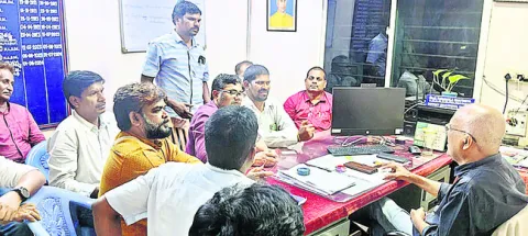 మందస ఎంఈఓపై డీఈఓకు ఫిర్యాదు 