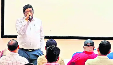 అడ్మిషన్ల ప్రక్రియను విజయవంతం చేయాలి