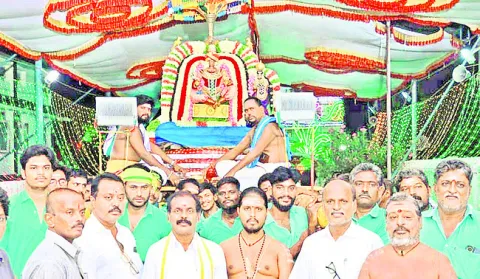 శేష వాహనంపై పరాశరేశ్వరస్వామి 
