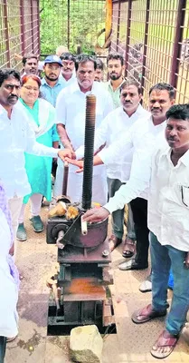 సాగునీరు విడుదల 
