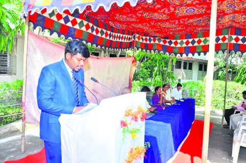 గిరిజనుల చెంతకు ‘సంక్షేమం’