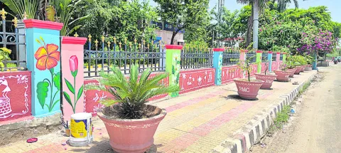 ఆకట్టుకుంటున్న వాల్‌ ఆర్ట్స్‌ 