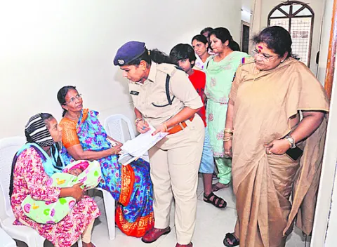 మోసపోయాం.. న్యాయం చేయండి 