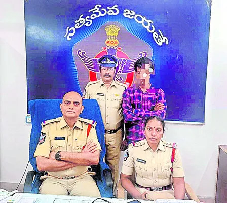 భార్యపై కత్తితో దాడి చేసిన భర్త అరెస్ట్‌ 