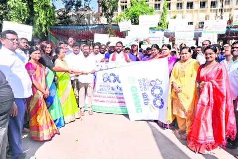 స్వరాష్ట్రంలో ప్రజాస్వామిక శకం ఆరంభం