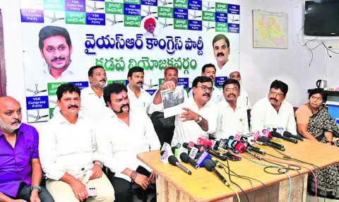 వెన్నుపోటుకు బ్రాండ్‌ అంబాసిడర్‌ ‘బాబు’ 