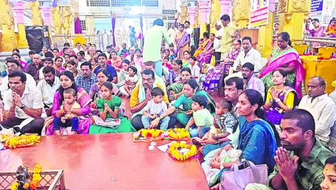 బాసరలో భక్తుల రద్దీ