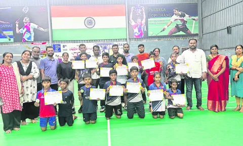 రాష్ట్ర స్థాయి బ్యాడ్మింటన్‌ పోటీల్లో సత్తాచాటాలి