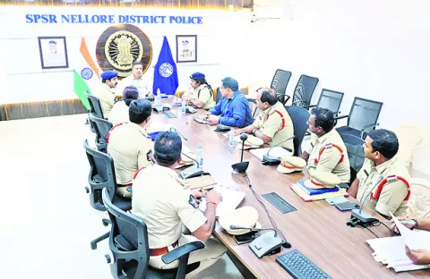 నేరస్తులపై ఉక్కుపాదం 