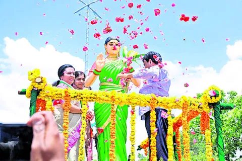 తెలంగాణ తల్లి విగ్రహంపై రాద్ధాంతం అర్థరహితం
