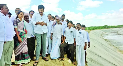అనంతలో మళ్లీ ఎడారి ఛాయలు 