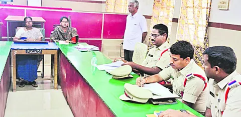 లోక్‌అదాలత్‌లో అధిక కేసులు పరిష్కారం అయ్యేలా కృషి చేయాల