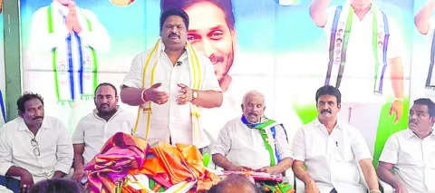 పోరాట పటిమ కార్యకర్తల సొంతం 