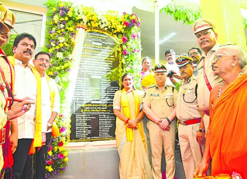 ఎస్‌ఎన్‌ పురం మోడల్‌ పోలీస్‌స్టేషన్‌ ప్రారంభం