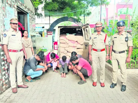 రంగంలోకి రేషన్‌ మాఫియా 
