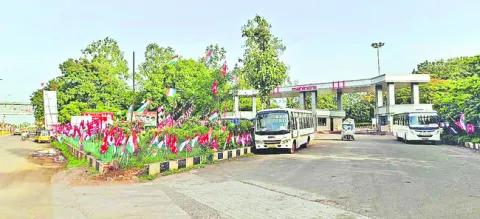 ‘మహీంద్ర’లో పోరు రసవత్తరం
