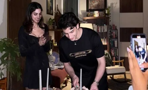 Khushi Kapoor twins with boyfriend Vedang Raina in his birthday bash