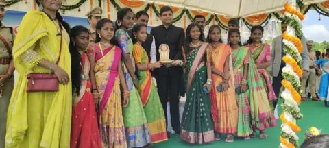 ప్రతిభ చూపిన విద్యార్థులకు సన్మానం 