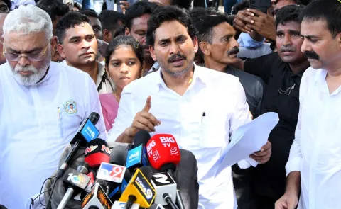 Tenali Tour: YS Jagan Calls On Vennupotu Dinam2