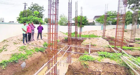‘యూహెచ్‌సీ’ పనుల పరిశీలన