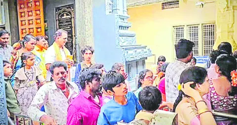 అయినవిల్లిలో  భక్తజన సందోహం 