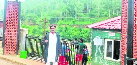 ఆదాయం,ఉపాధి.. గోవిందా.. 