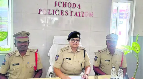 నకిలీ ధ్రువపత్రాల కేసులో ముగ్గురు అరెస్ట్‌
